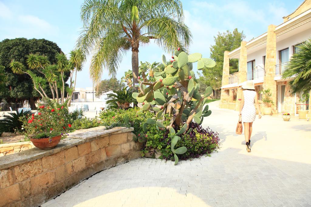 Eden Resort Country أُجينتو المظهر الخارجي الصورة