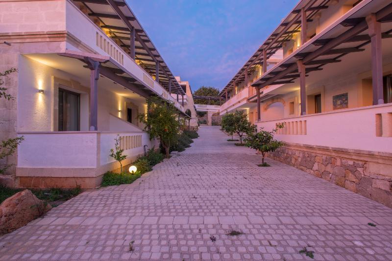 Eden Resort Country أُجينتو المظهر الخارجي الصورة