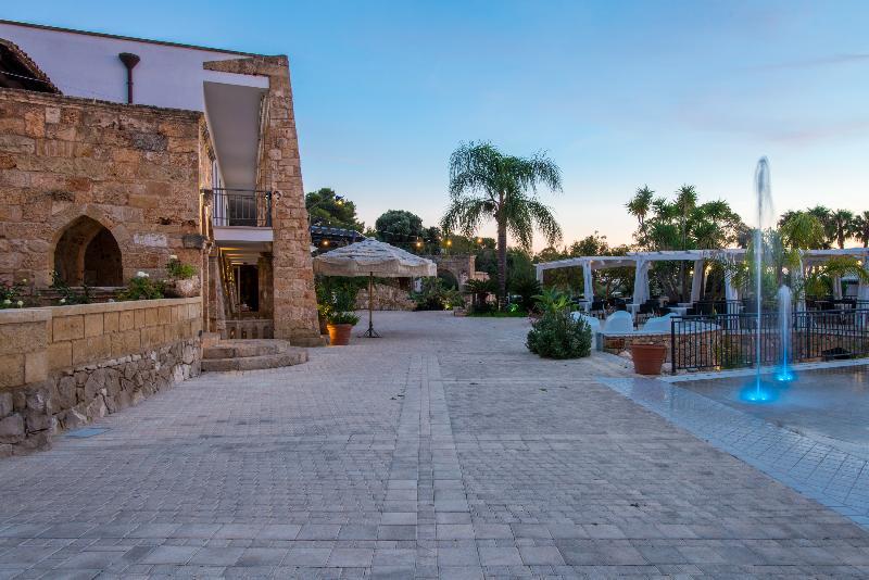 Eden Resort Country أُجينتو المظهر الخارجي الصورة